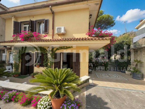 casa indipendente in vendita a Roma in zona Casalotti
