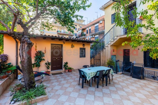 appartamento in vendita a Roma in zona Tor Bella Monaca