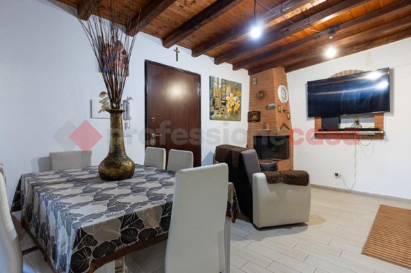 appartamento in vendita a Roma in zona Tor Bella Monaca