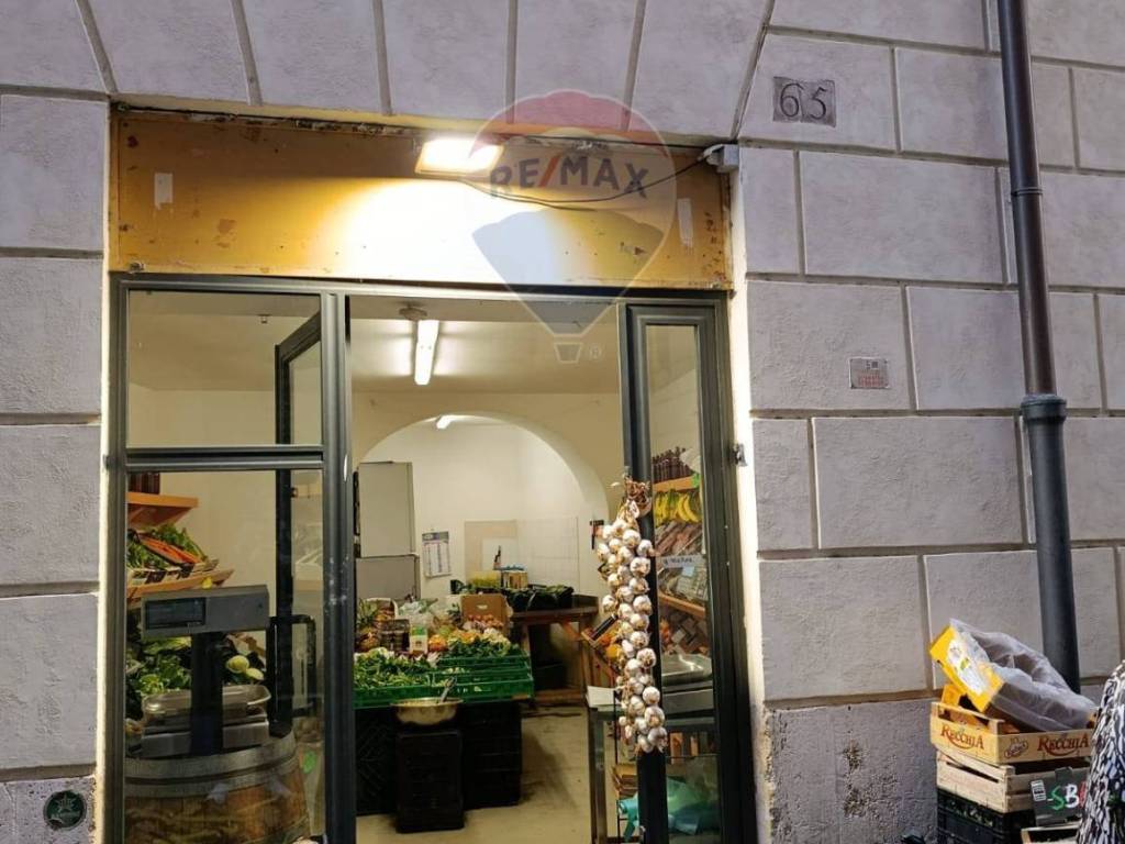 negozio in vendita a Roma in zona Pigna - Sant'Angelo
