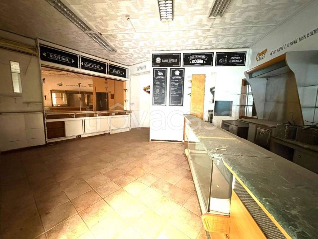 negozio in vendita a Roma in zona Portuense