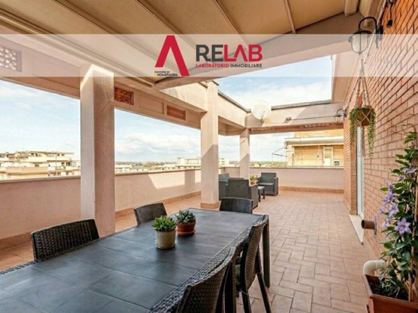 appartamento in vendita a Roma in zona Ostia