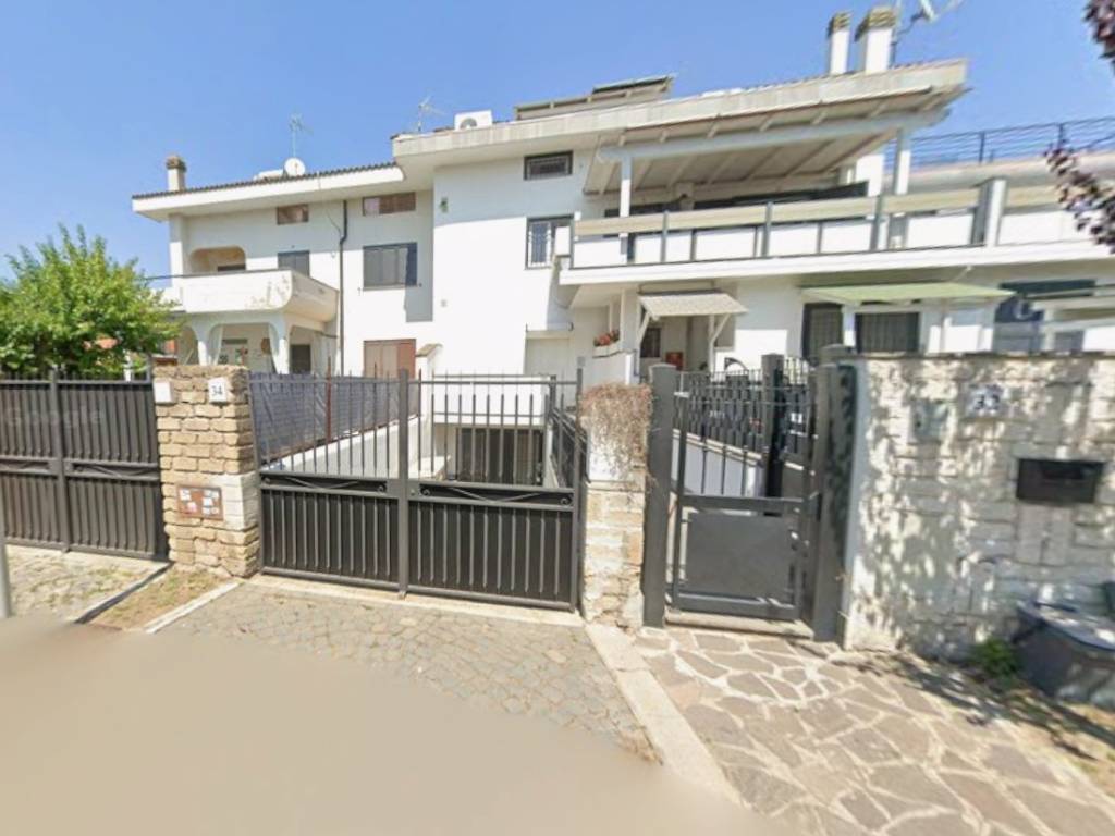casa indipendente in vendita a Roma in zona Axa