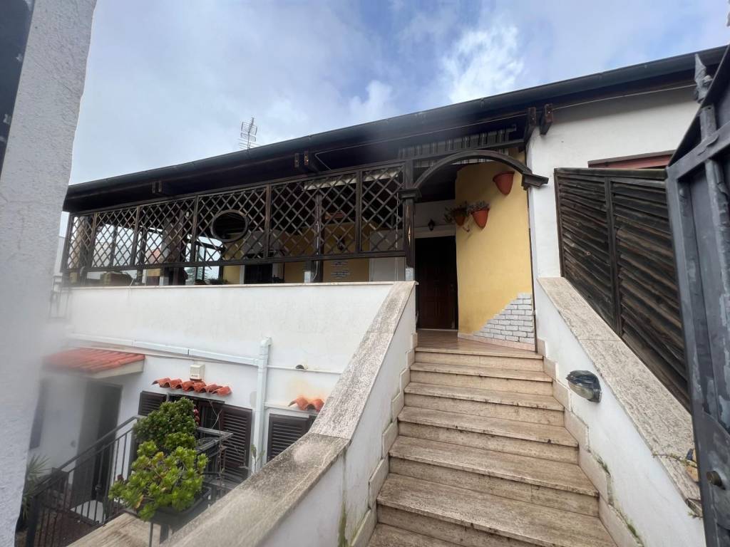 appartamento in vendita a Roma in zona Acilia