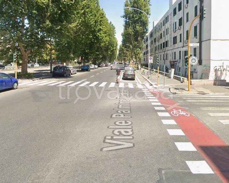 negozio in vendita a Roma in zona Cinecittà