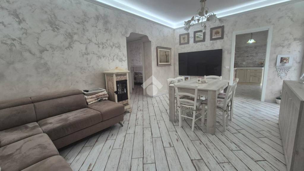 appartamento in vendita a Roma in zona Torre Gaia