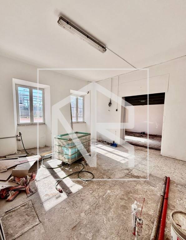 negozio in vendita a Roma in zona Torre Maura