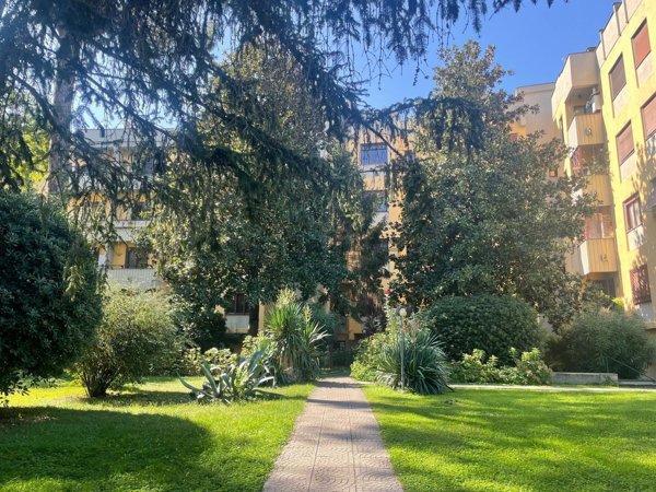 appartamento in vendita a Roma in zona Ardeatino