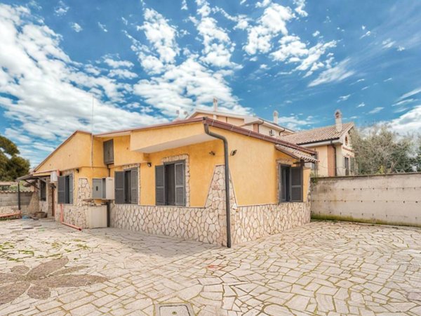 appartamento in vendita a Roma in zona Lunghezza