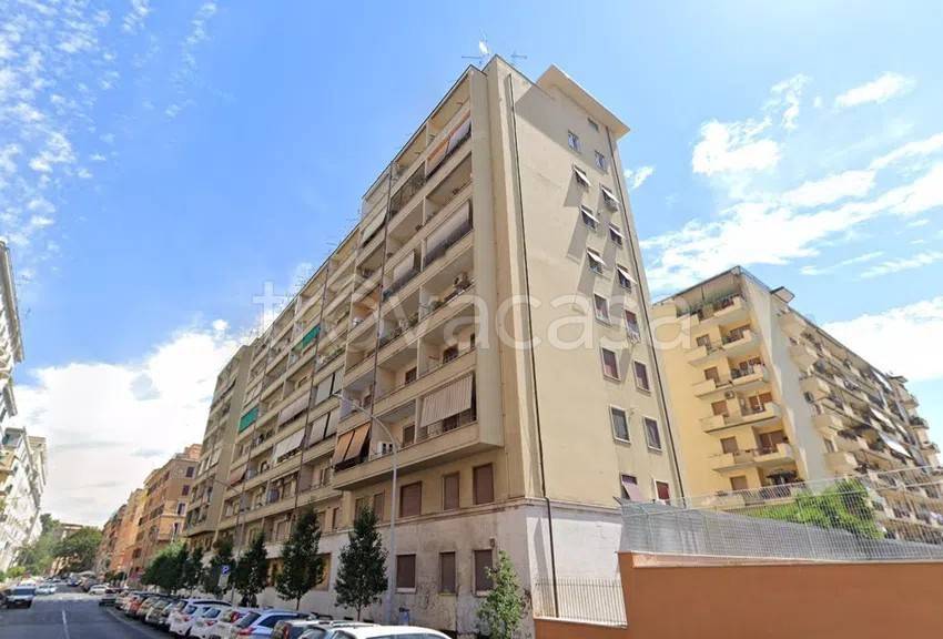 appartamento in vendita a Roma in zona Appio Latino