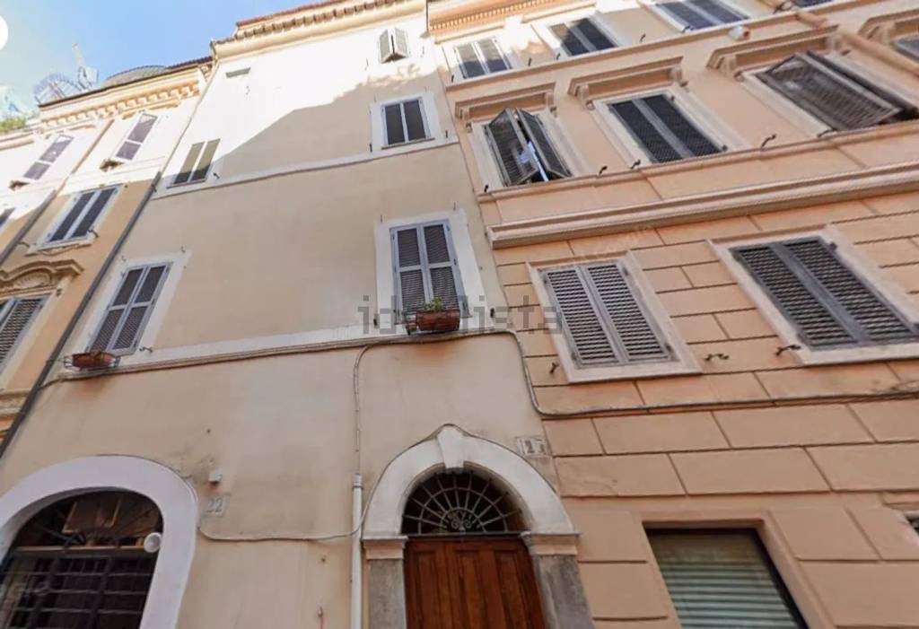 appartamento in vendita a Roma in zona Rione Monti/Campitelli