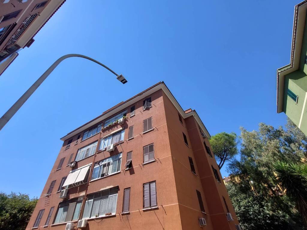 appartamento in vendita a Roma in zona Ostiense