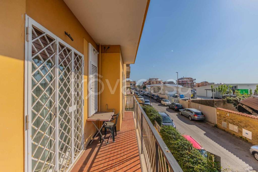 appartamento in vendita a Roma in zona Torre Angela