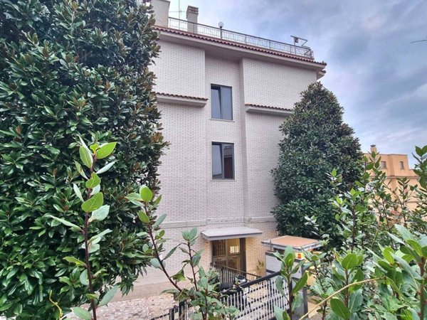 appartamento in vendita a Roma in zona Corviale