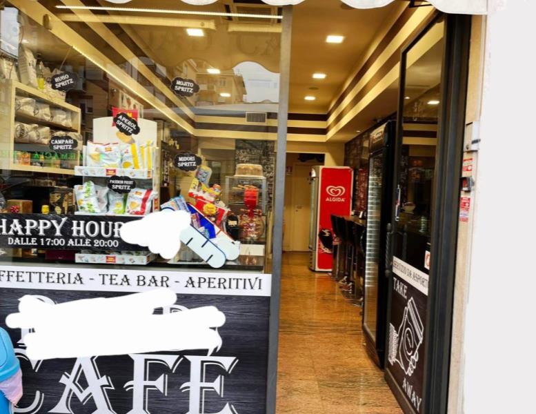 negozio in vendita a Roma in zona Cinecittà