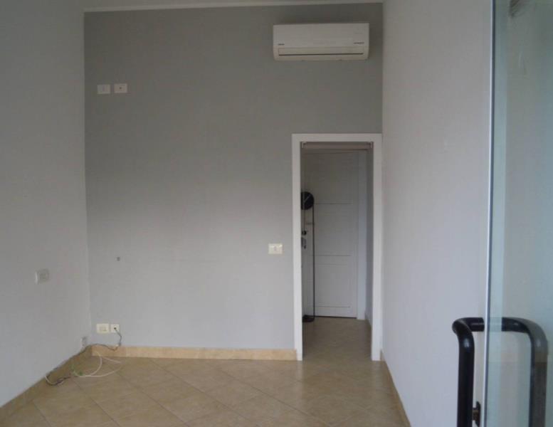 locale commerciale in vendita a Roma in zona Monte Sacro/Talenti