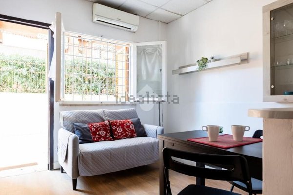 appartamento in vendita a Roma in zona Ardeatino