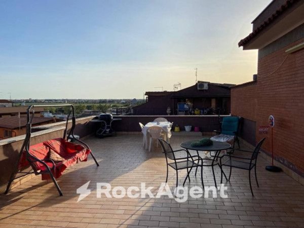 appartamento in vendita a Roma in zona Colle Prenestino