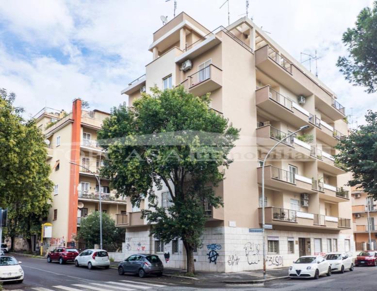 appartamento in vendita a Roma in zona Appio Latino