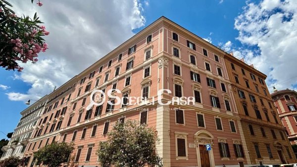 negozio in vendita a Roma in zona Rione Monti/Campitelli