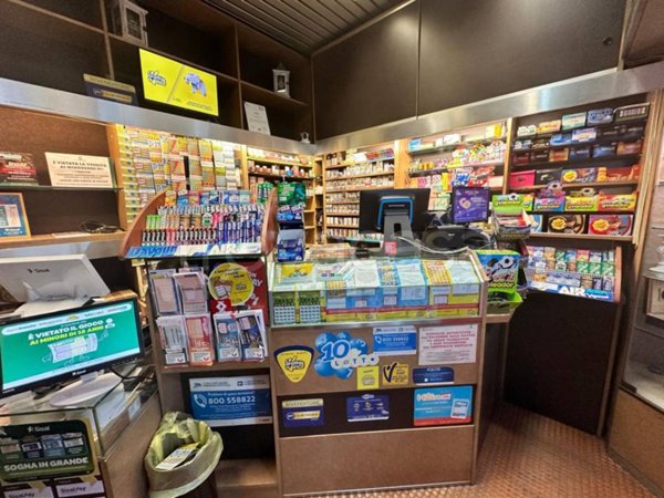negozio in vendita a Roma in zona EUR