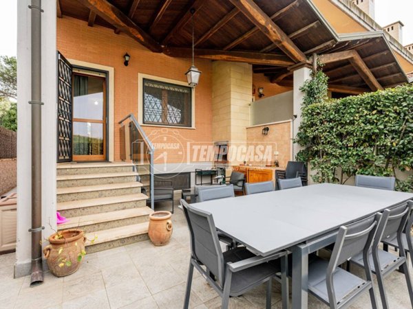 casa indipendente in vendita a Roma in zona Mezzocammino