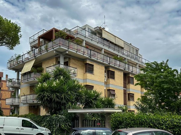appartamento in vendita a Roma in zona Giuliano Dalmata