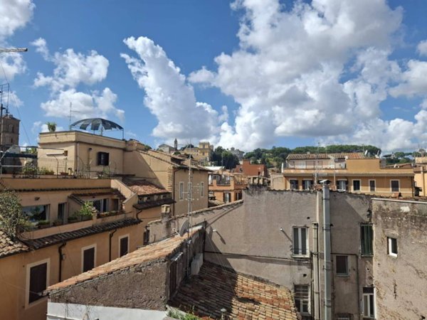 appartamento in vendita a Roma in zona Trastevere