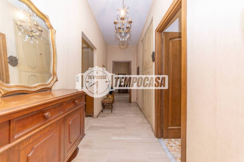 appartamento in vendita a Roma in zona Ostiense