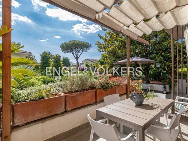 casa indipendente in vendita a Roma in zona Axa