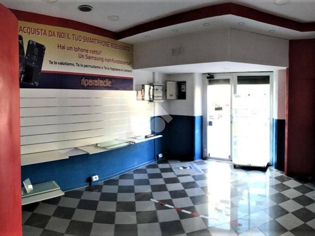 negozio in vendita a Roma in zona Prenestino-Centocelle
