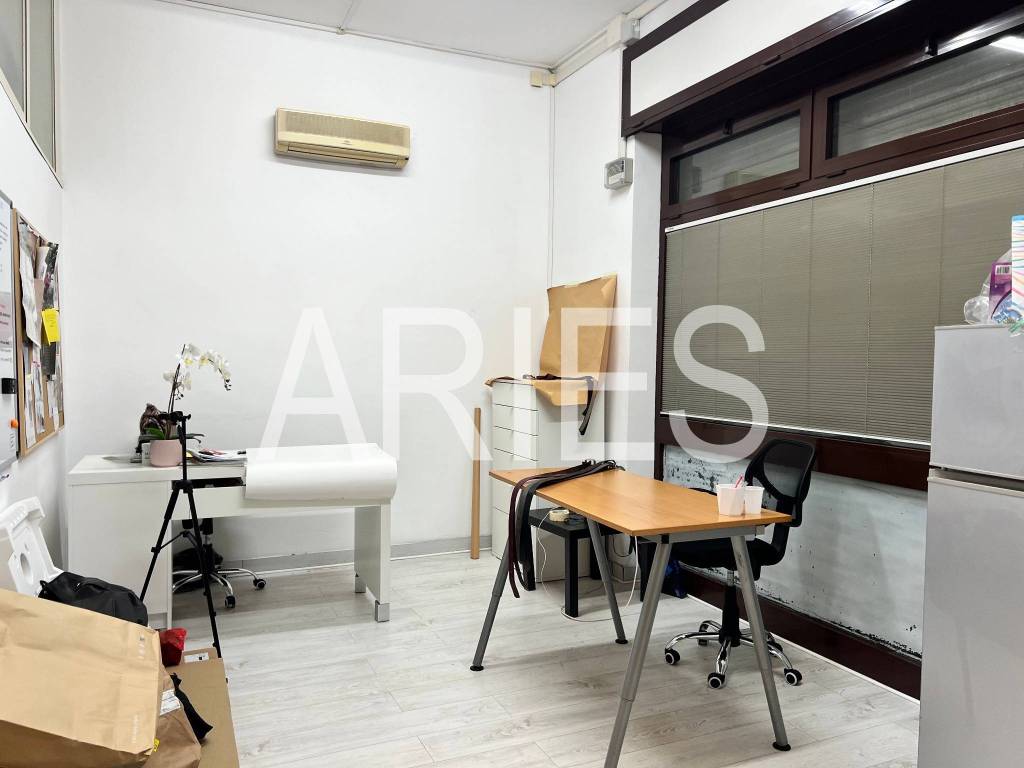 locale commerciale in vendita a Roma in zona Acilia