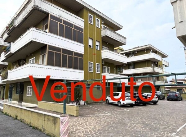 appartamento in vendita a Roma in zona Casal Morena