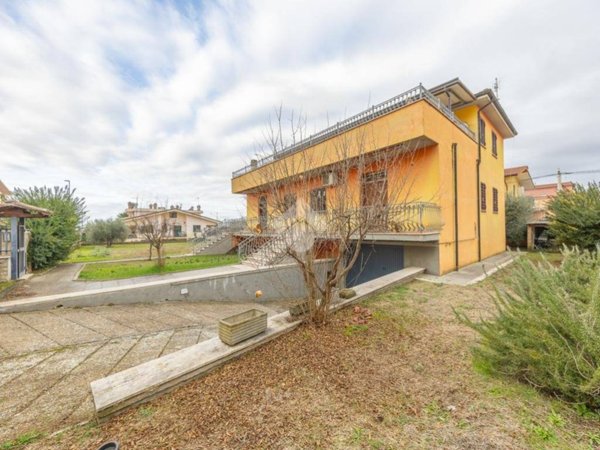 appartamento in vendita a Roma in zona Castelverde