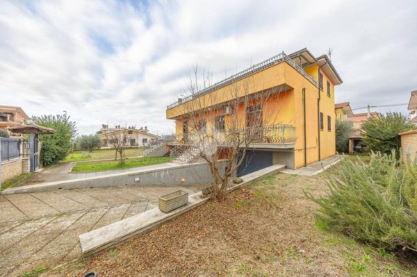 appartamento in vendita a Roma in zona Castelverde