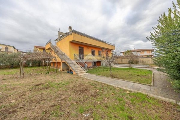 appartamento in vendita a Roma in zona Castelverde