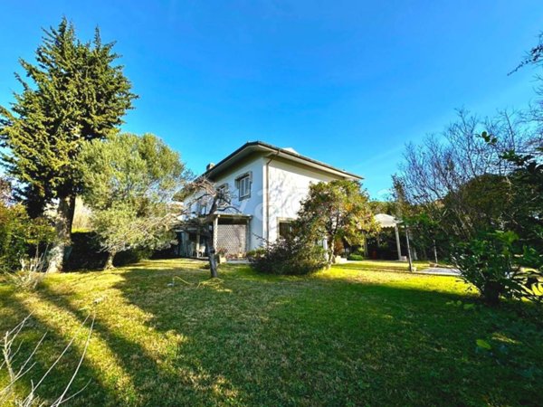 casa indipendente in vendita a Roma in zona Casal Palocco