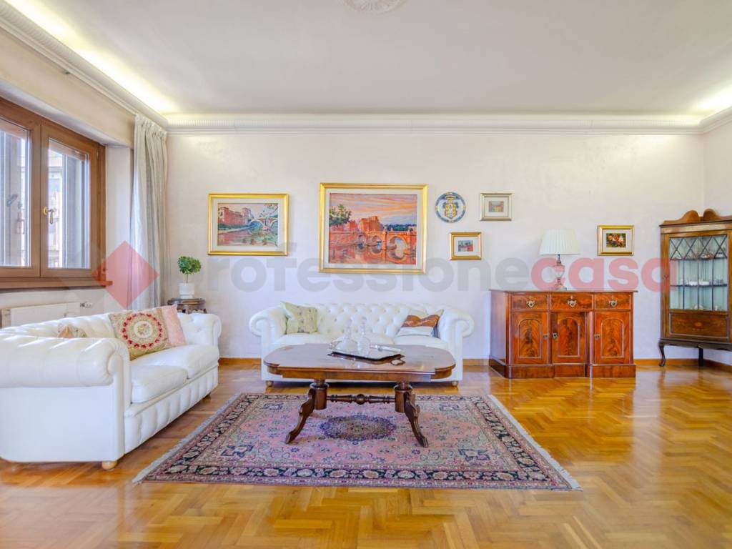 appartamento in vendita a Roma in zona Ardeatino