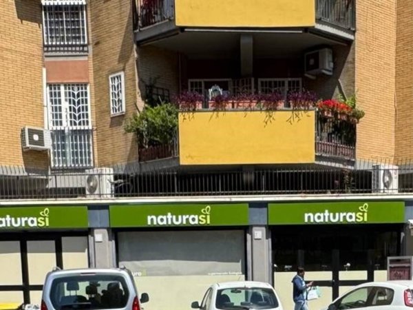 negozio in vendita a Roma in zona Ardeatino
