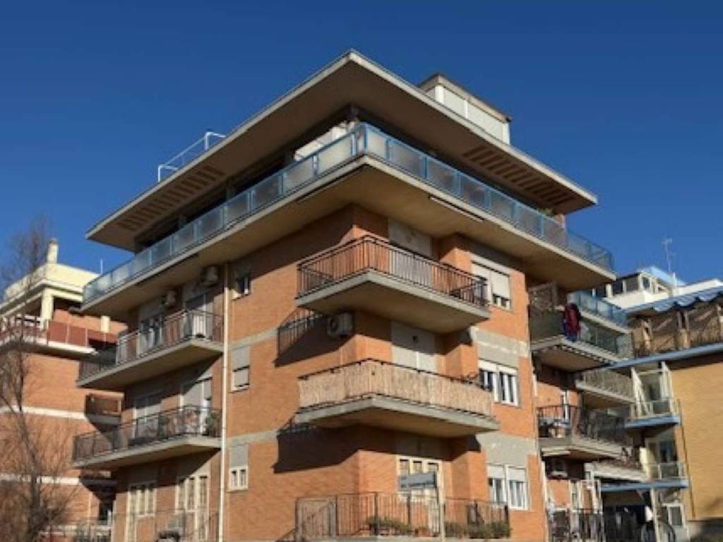 appartamento in vendita a Roma in zona Ostia