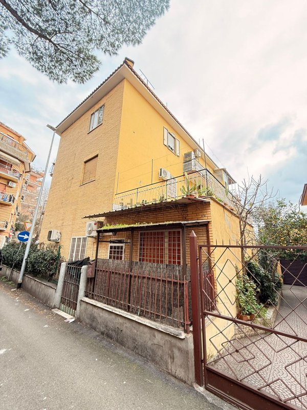 appartamento in vendita a Roma in zona Portuense