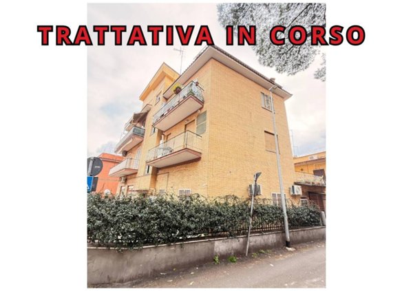 appartamento in vendita a Roma in zona Colle del Sole