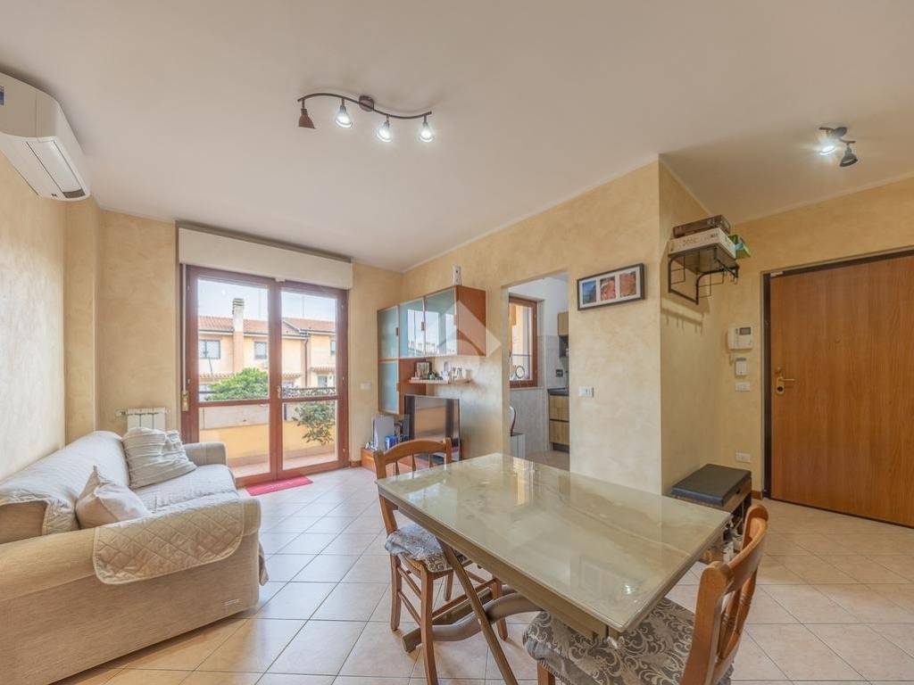 appartamento in vendita a Roma in zona Castelverde