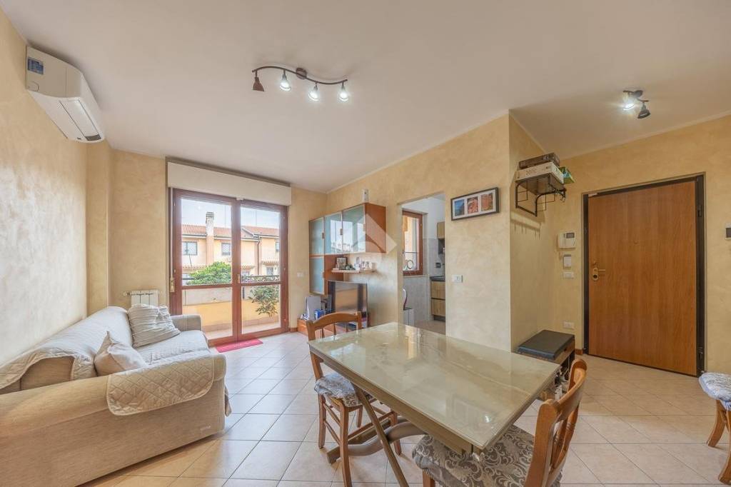 appartamento in vendita a Roma in zona Castelverde