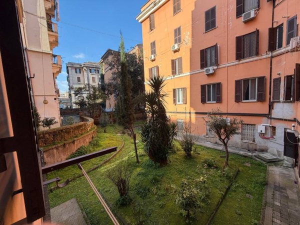 appartamento in vendita a Roma in zona Tuscolano
