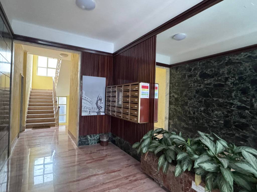 appartamento in vendita a Roma in zona Cinecittà