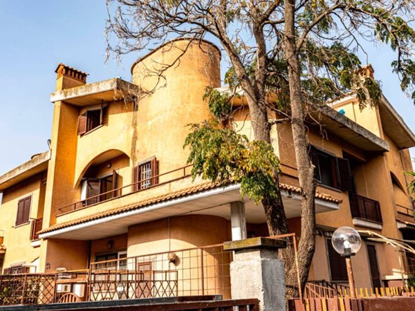 appartamento in vendita a Roma in zona Osteria del Curato