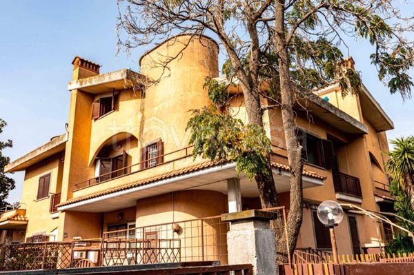 appartamento in vendita a Roma in zona Osteria del Curato