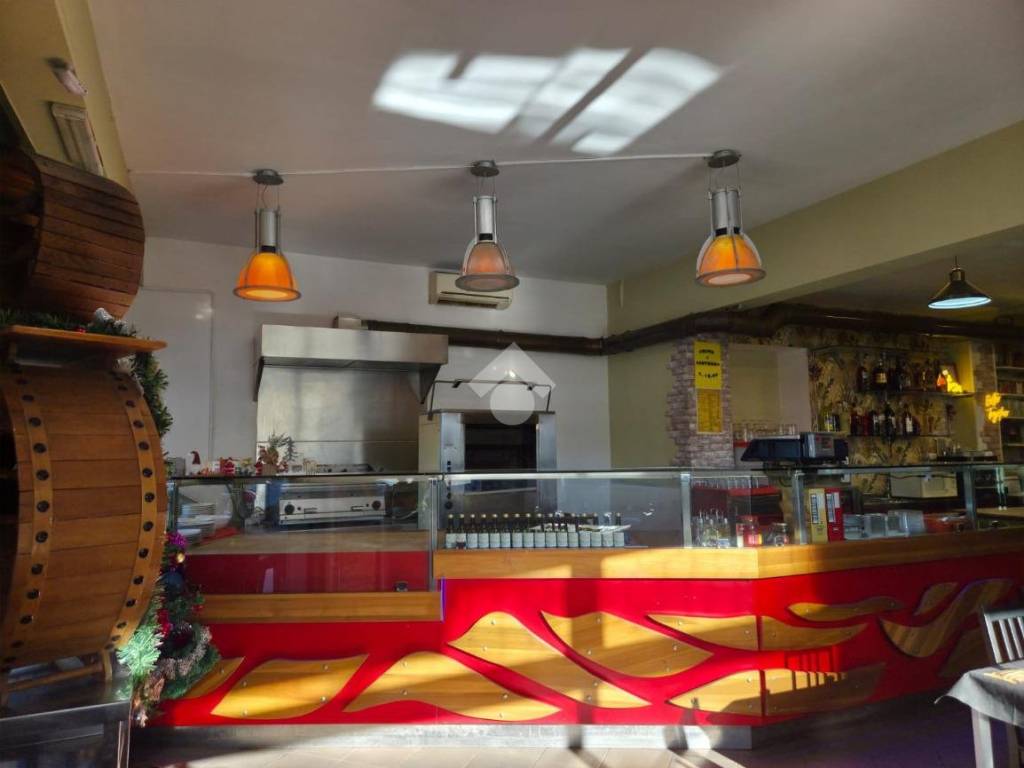 negozio in vendita a Roma in zona Appio Claudio