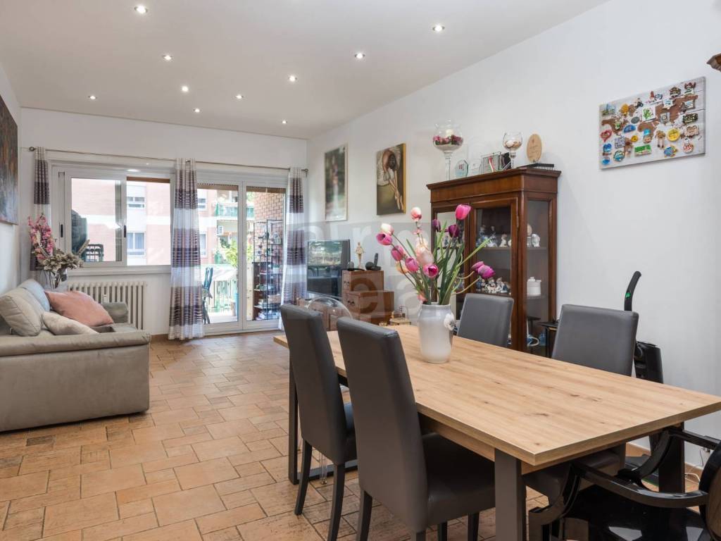 appartamento in vendita a Roma in zona Ardeatino